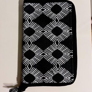 COPY - Thirty-one Get Creative zipper pouch. Never used. Black and white print